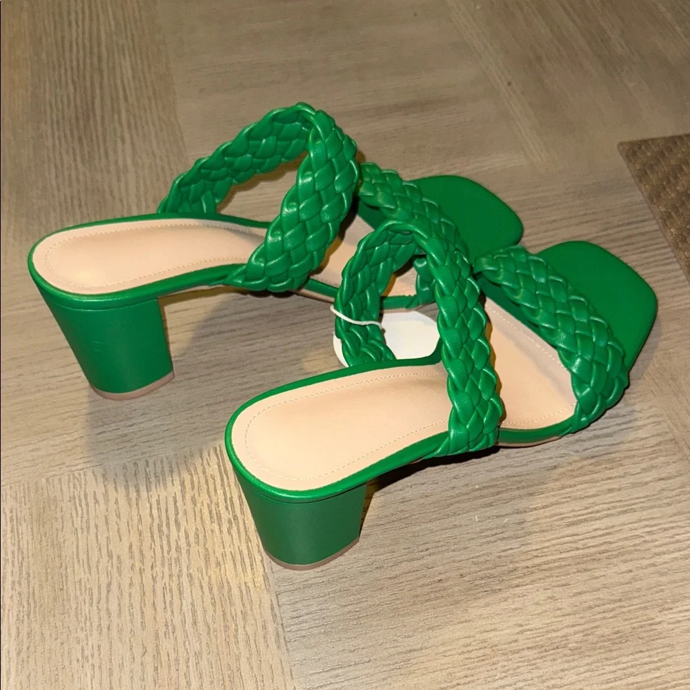 Elegant Green Braided Women's Sandals - Picture 2 of 6